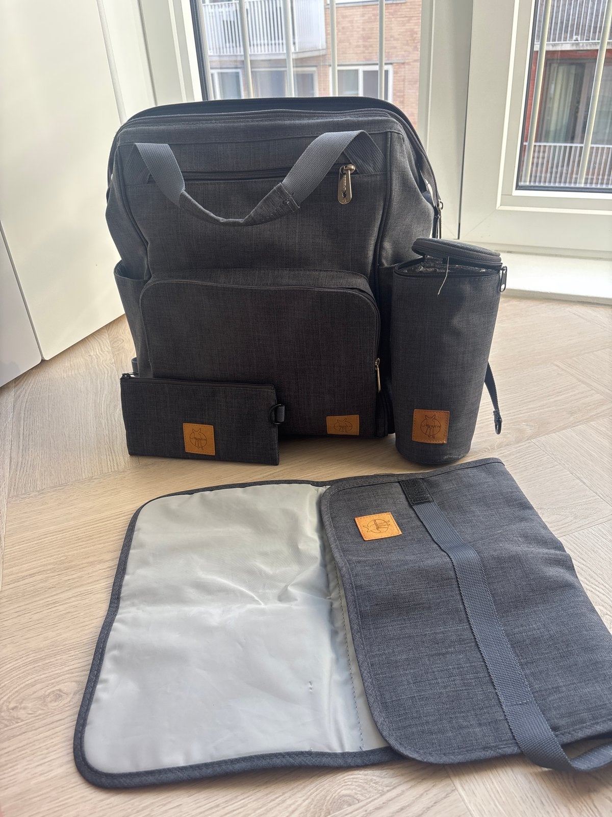 Lassig Luiertas Rugzak - Grijs met complete set, Kinderen en Baby's, Luiertassen, Ophalen, Lässig, Schoudertas functie, Zo goed als nieuw