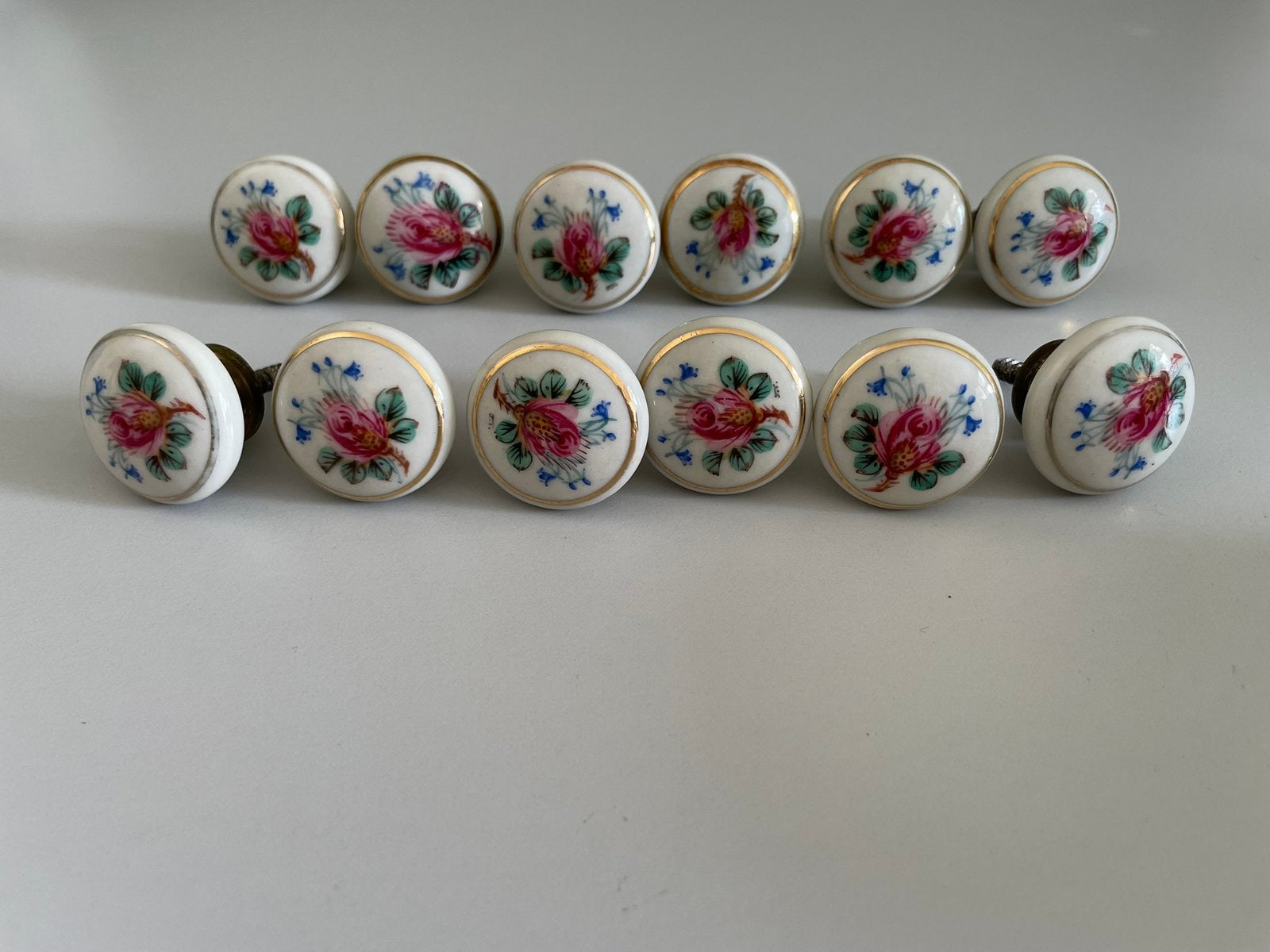 13 kastknopjes met roosjes, Ophalen of Verzenden