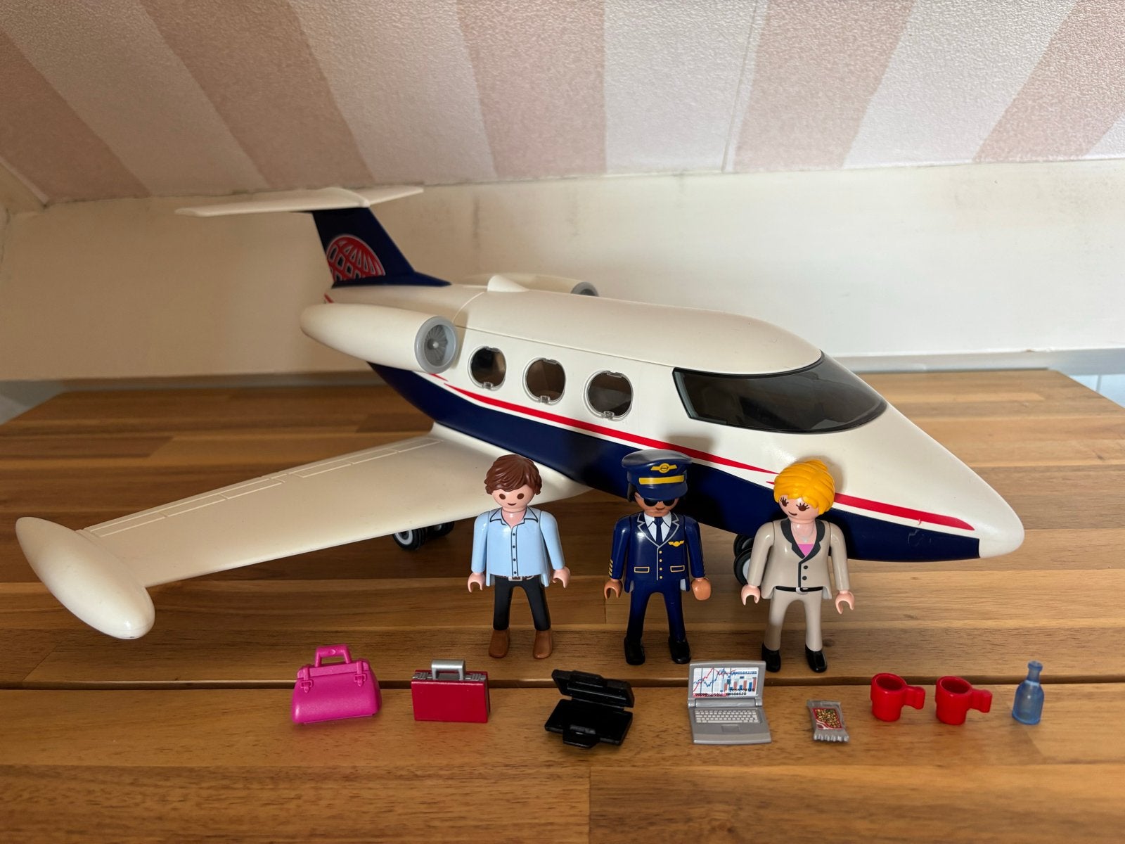 Playmobil City Life Privéjet 70533 met figuren en accessoire, Ophalen of Verzenden, Zo goed als nieuw, Complete set, Voertuig