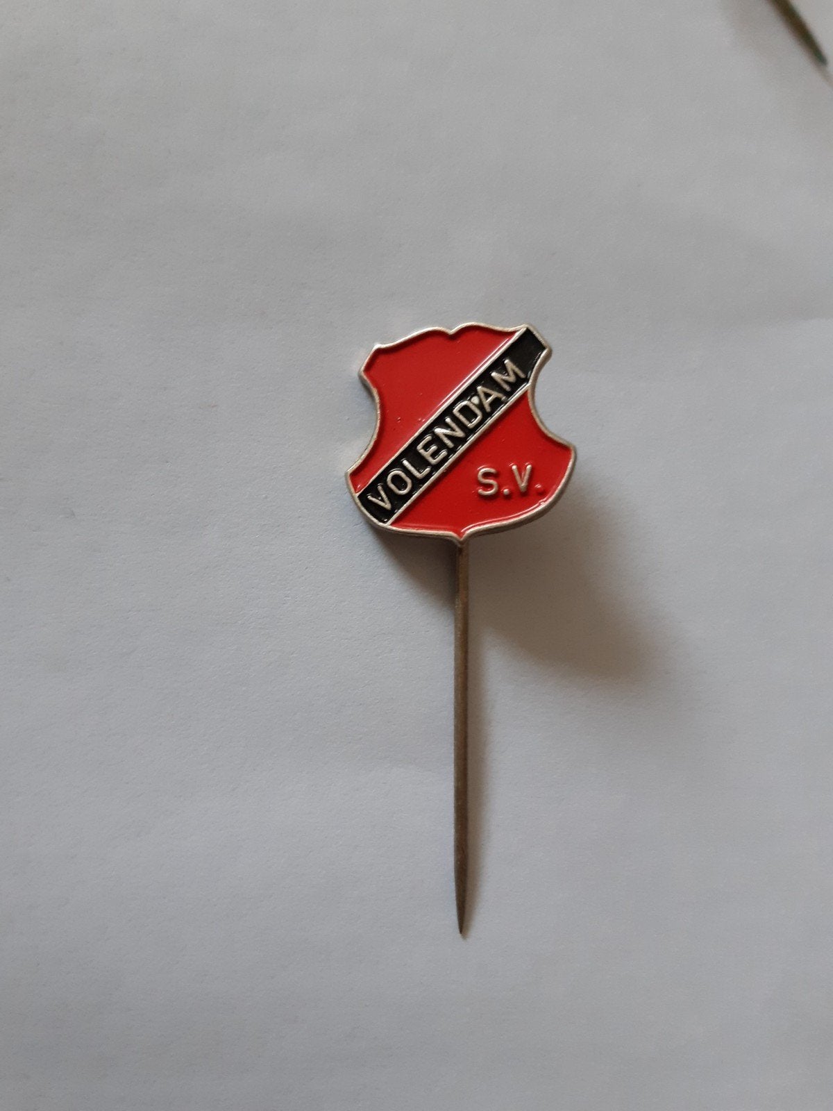 Speldje Volendam SV, Verzamelen, Speldjes, Pins en Buttons, Ophalen of Verzenden, Zo goed als nieuw, Sport, Speldje of Pin