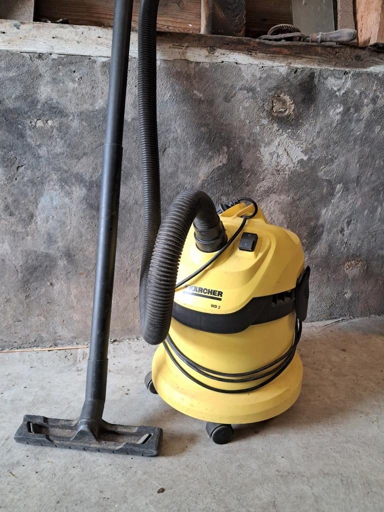Kärcher WD 2 Nat- en Droogzuiger - 1000W, Witgoed en Apparatuur, Stofzuigers, Ophalen, Gebruikt, Kärcher, Industriële stofzuiger