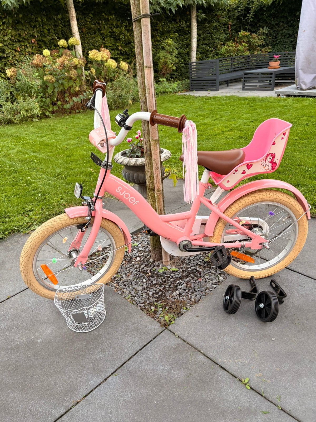 Kinderfiets Sjoef 16 inch roze met zijwieltjes, mandje, Ophalen, Zo goed als nieuw