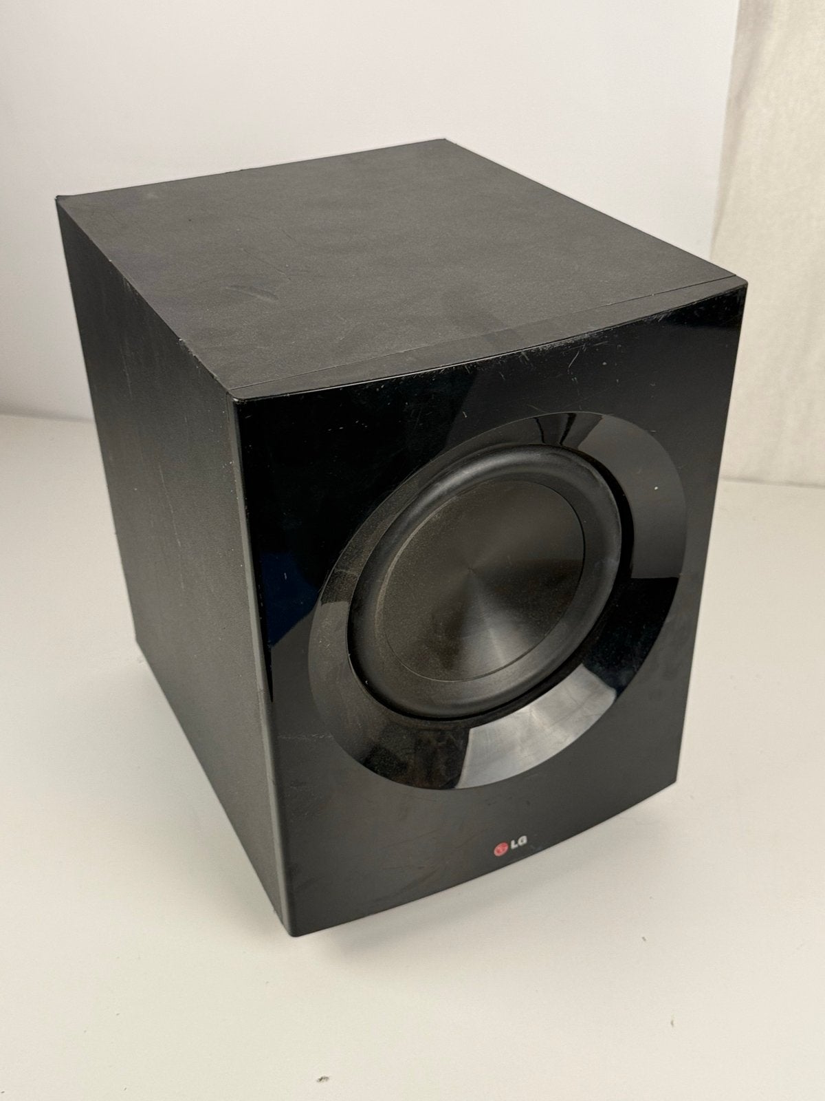 LG Subwoofer - Krachtige bas voor uw audiosysteem, Basreflex, Ophalen of Verzenden, Gebruikt, Subwoofer