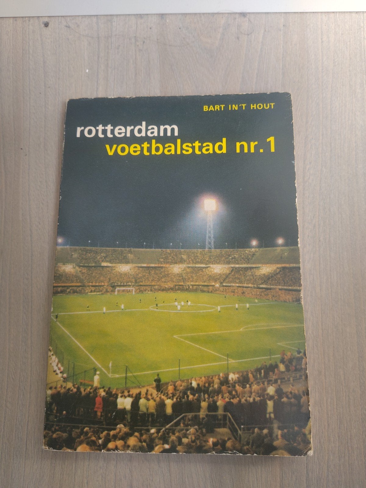 Rotterdam voetbalstad nummer 1 (1969), Ophalen of Verzenden, Zo goed als nieuw, Balsport, Bart in 't Hout