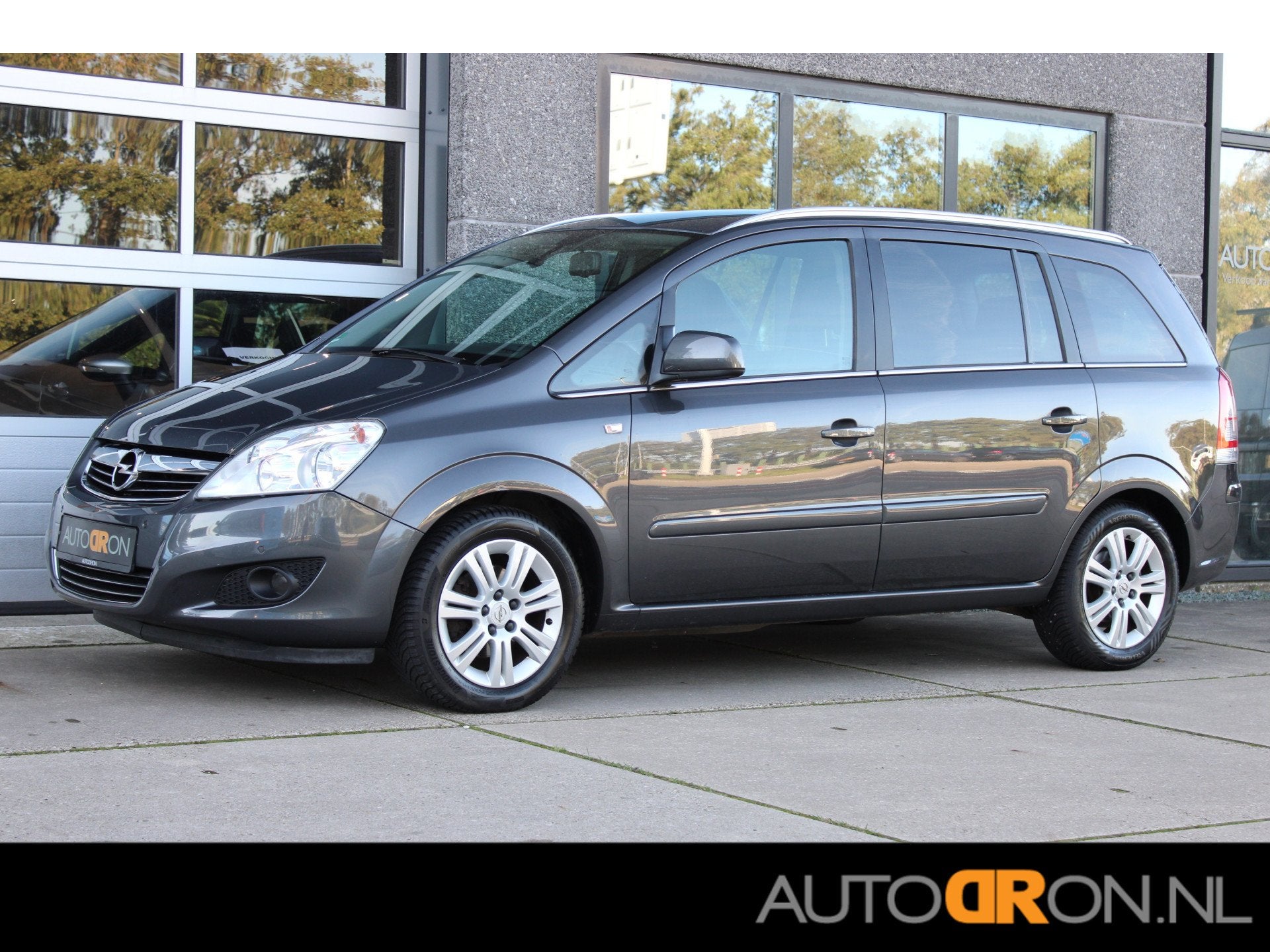 Opel Zafira 1.8 140 Pk Cosmo 7 zitplaatsen Leder + trekhaak, Voorwielaandrijving, Euro 5, Gebruikt, Zwart