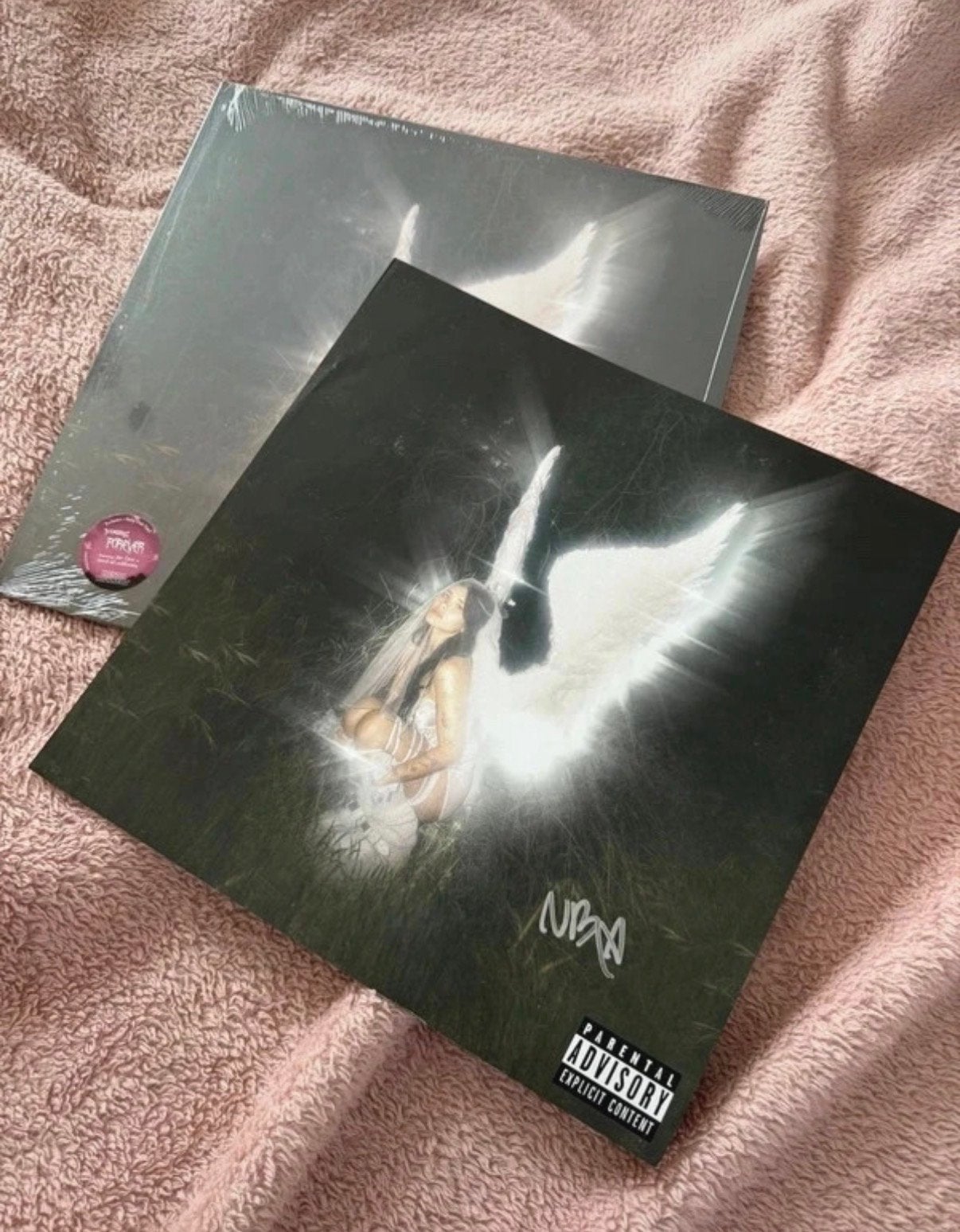 Gesigneerde Nessa Barrett Young Forever vinyl LP litho, Ophalen of Verzenden, 12 inch, Nieuw in verpakking, Colored vinyl
