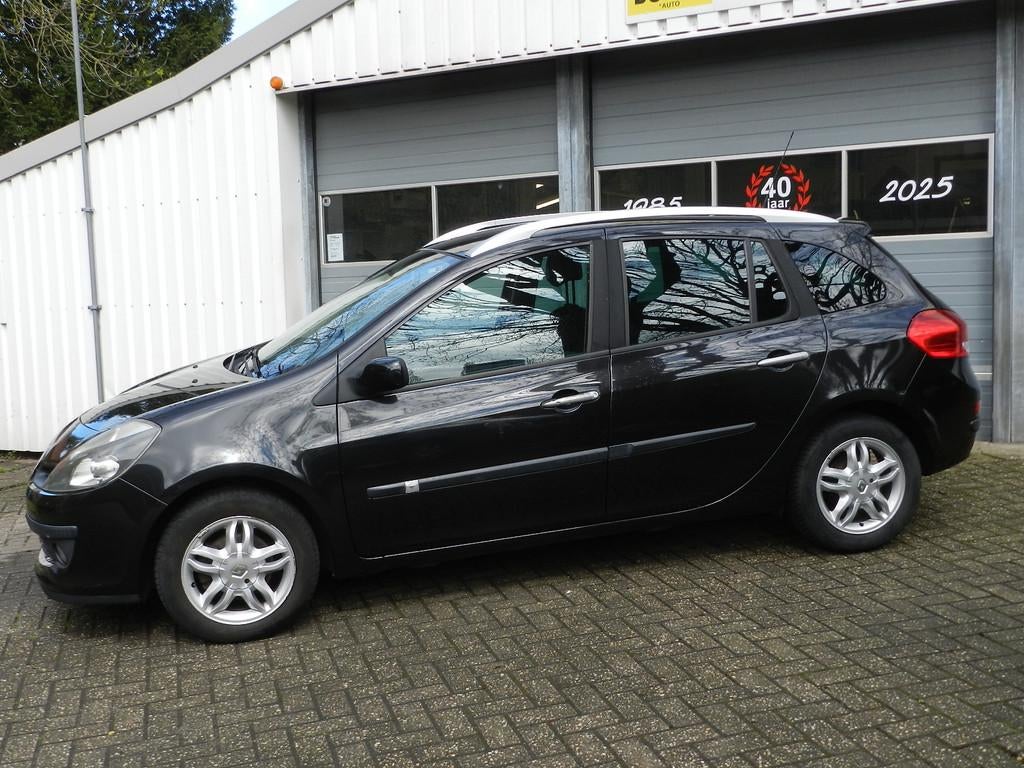 Renault Clio Estate 5Deurs 1.2 TCE Corporate Climate en Crui, Voorwielaandrijving, Gebruikt, Zwart, 4 cilinders