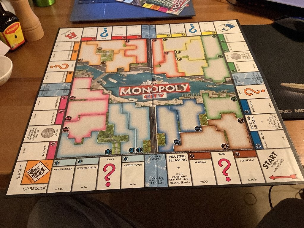 Monopoly City. Bordspel. Met 80 gebouwen, Een of twee spelers, Ophalen of Verzenden, Gebruikt, Hasbro