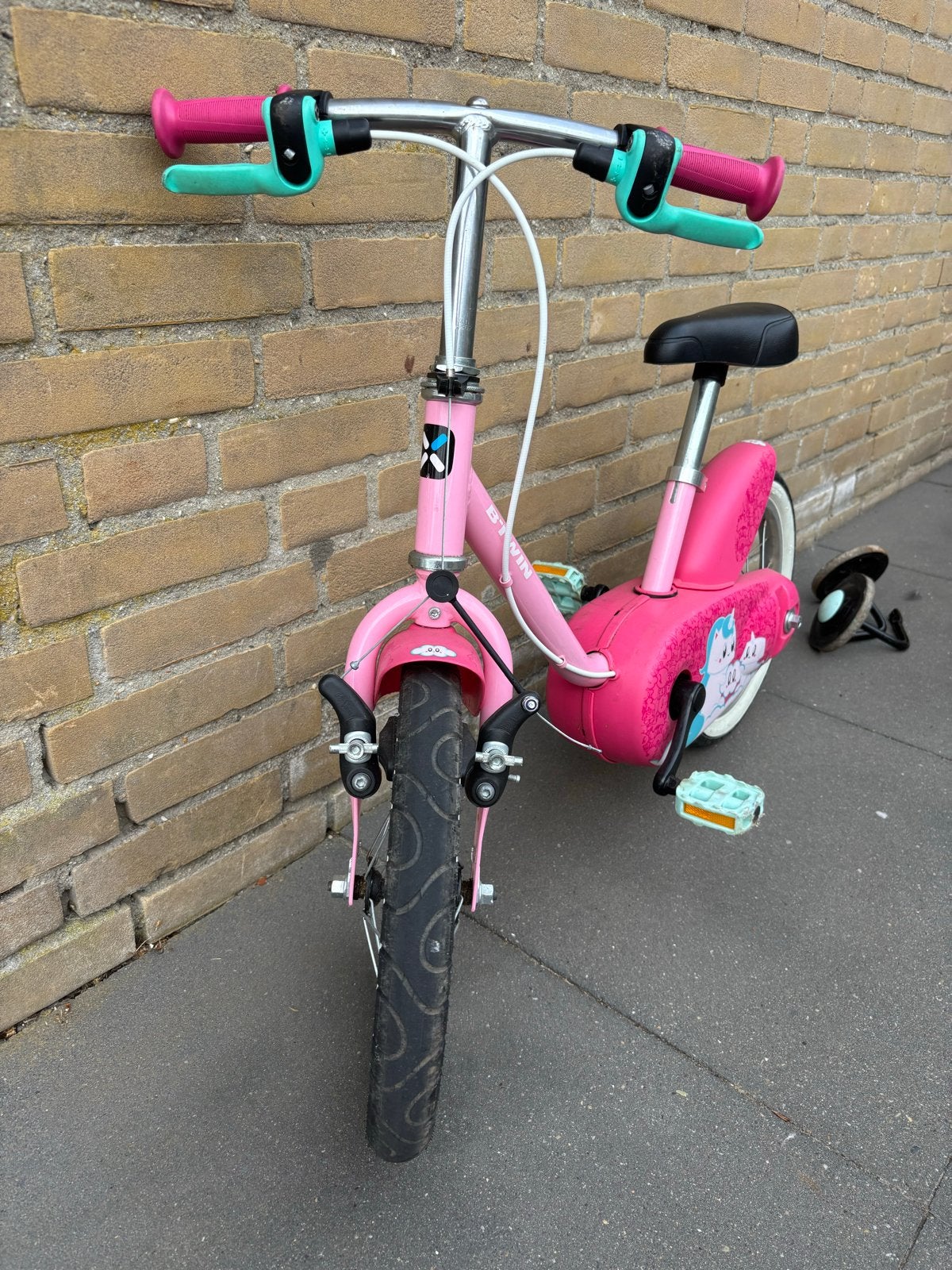 Roze kinderfiets B'Twin 14 inch met zijwieltjes, Ophalen, Zijwieltjes, Gebruikt, Velgrem