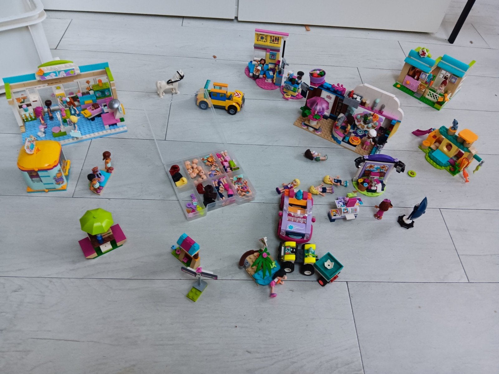 lego friends 12 setjes en veel extra's, Ophalen of Verzenden, Zo goed als nieuw