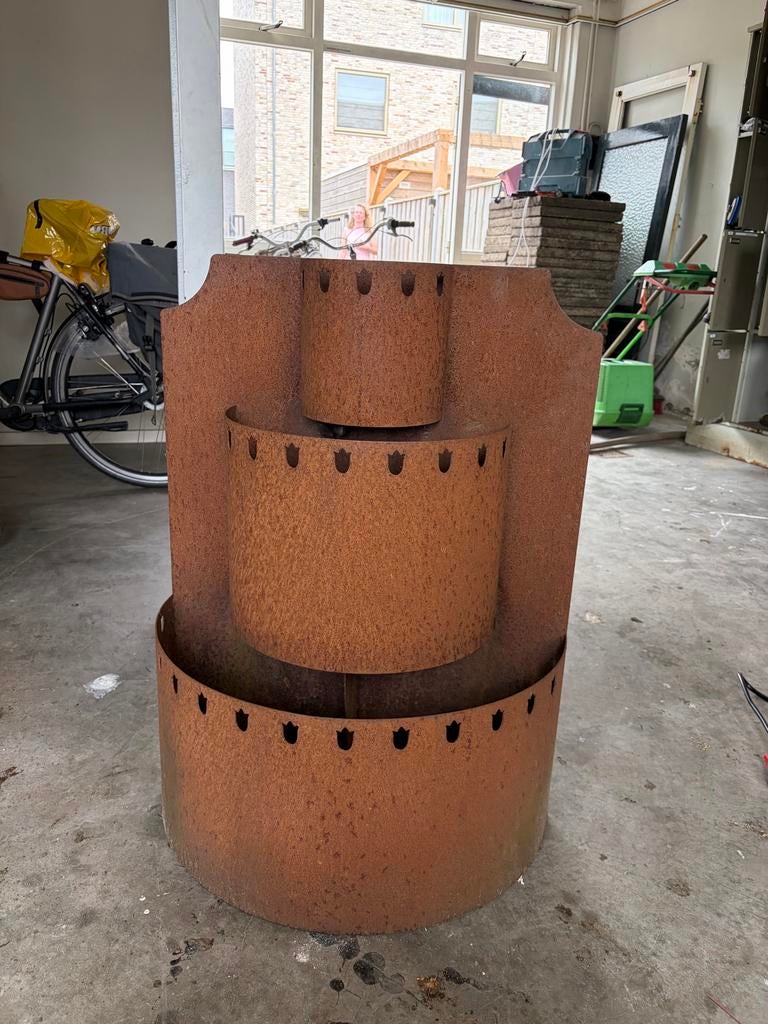 Roestige metalen plantenbak/decoratie, Ophalen of Verzenden, Gebruikt