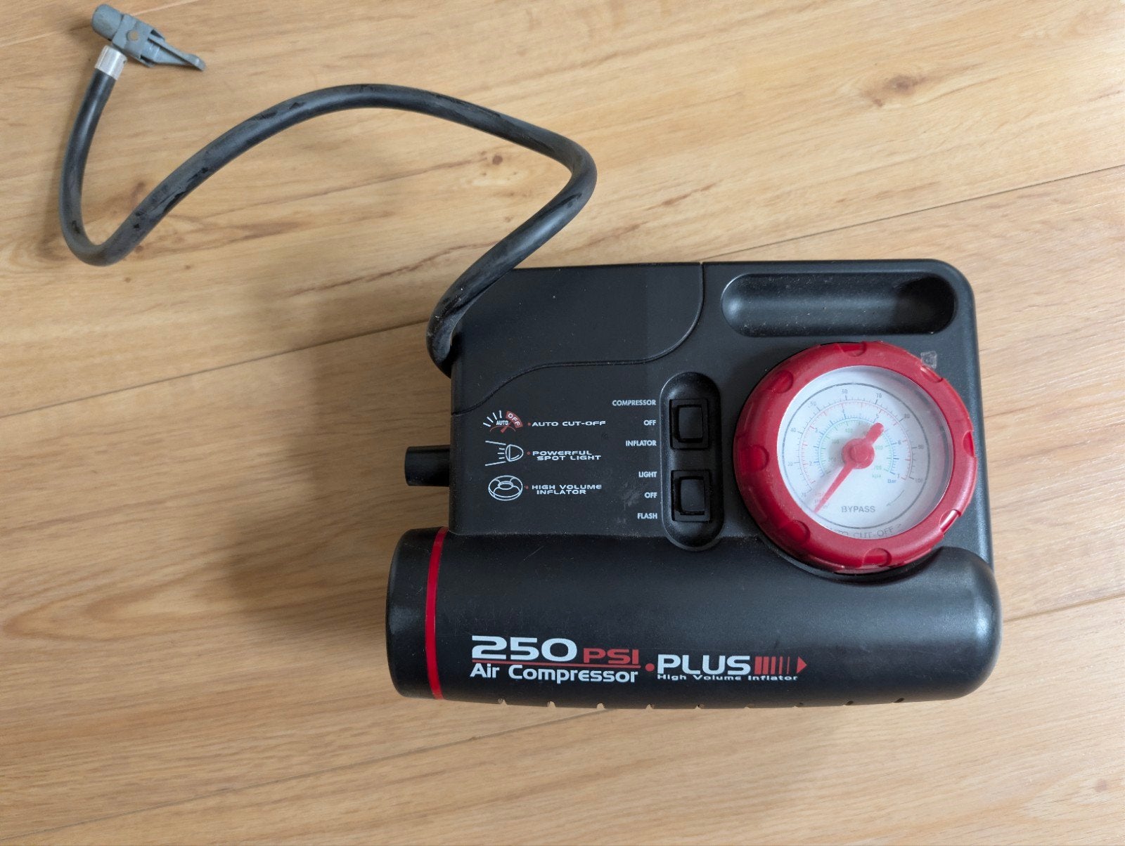 250 PSI Plus Air Compressor - Draagbare Luchtpomp, Doe-het-zelf en Verbouw, Gebruikt, Ophalen of Verzenden, Minder dan 200 liter/min