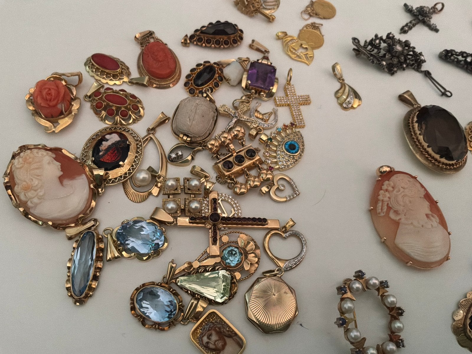Antieke vintage gouden Kettinghanger broche ring oorbellen, Met edelsteen, Verzenden, Zo goed als nieuw, Goud