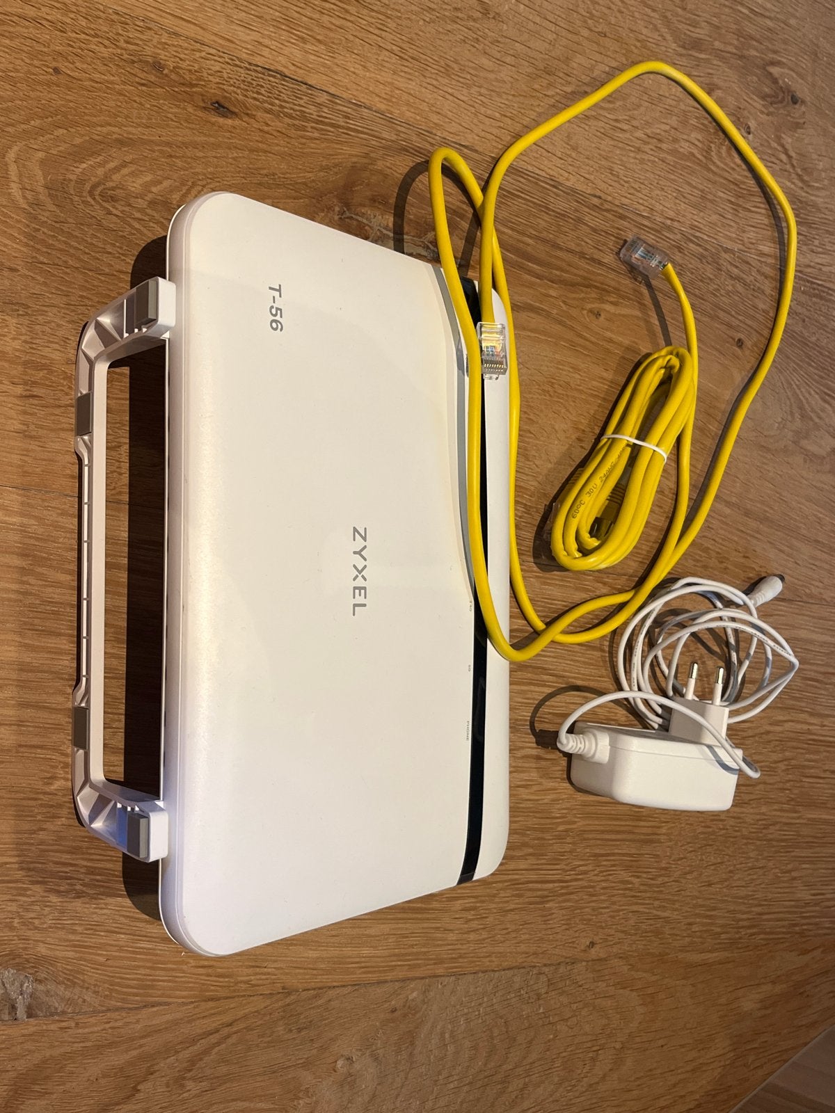 Zyxel T-56 Router met modem en accessoires, Ophalen, Zo goed als nieuw, Router met modem