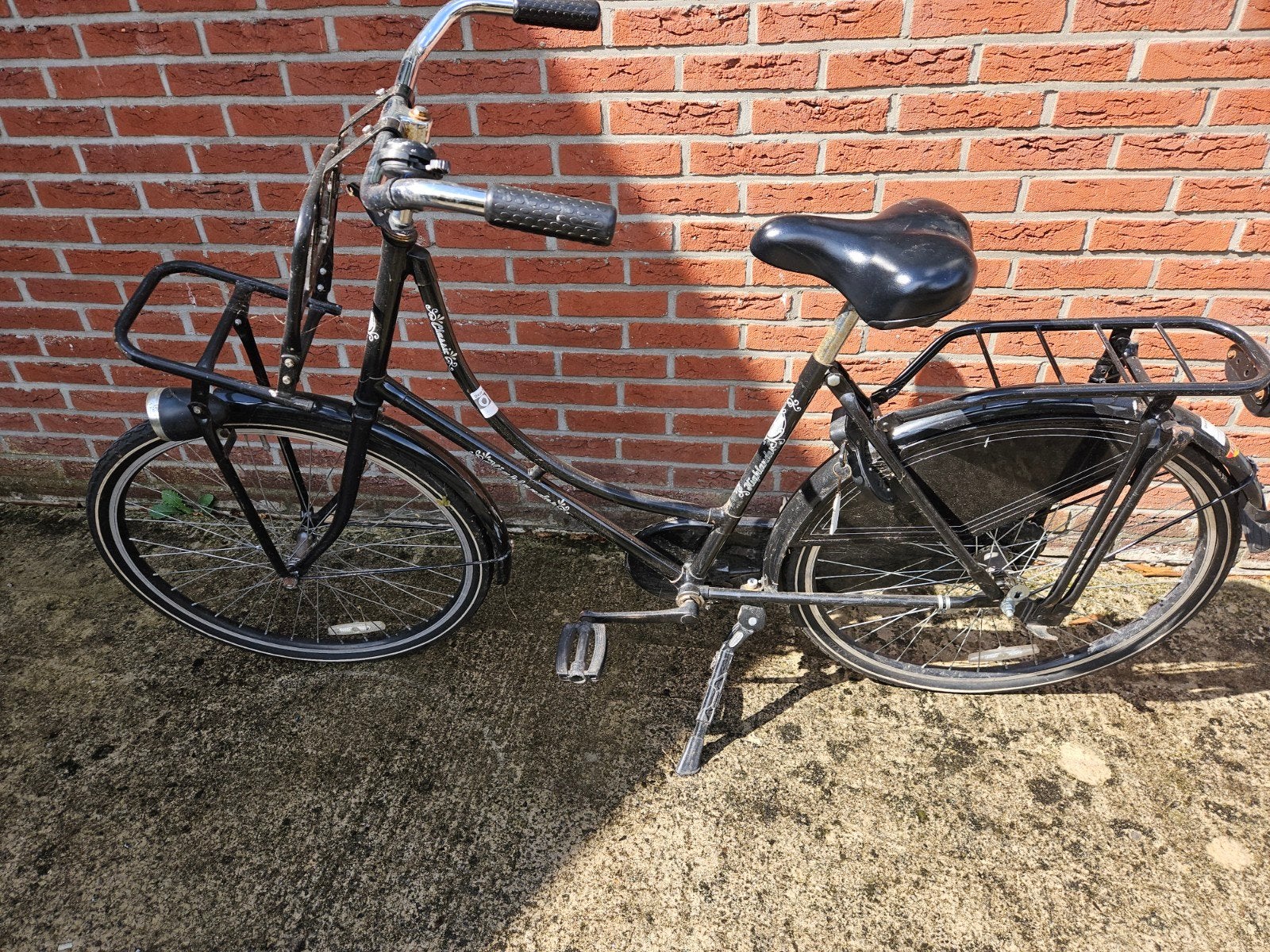 Zwarte damesfiets met voordrager en achterdrager, Terugtraprem, Ophalen, Overige merken, 53 tot 56 cm