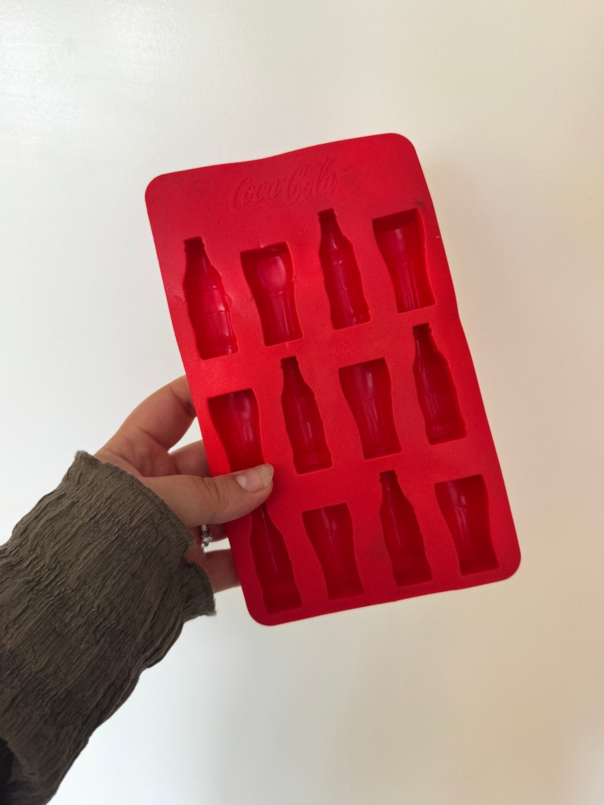 Coca-Cola ijsblokjesvorm - siliconen, Huis en Inrichting, Ophalen of Verzenden, Rood, Overige merken, Rubber/elastomeren