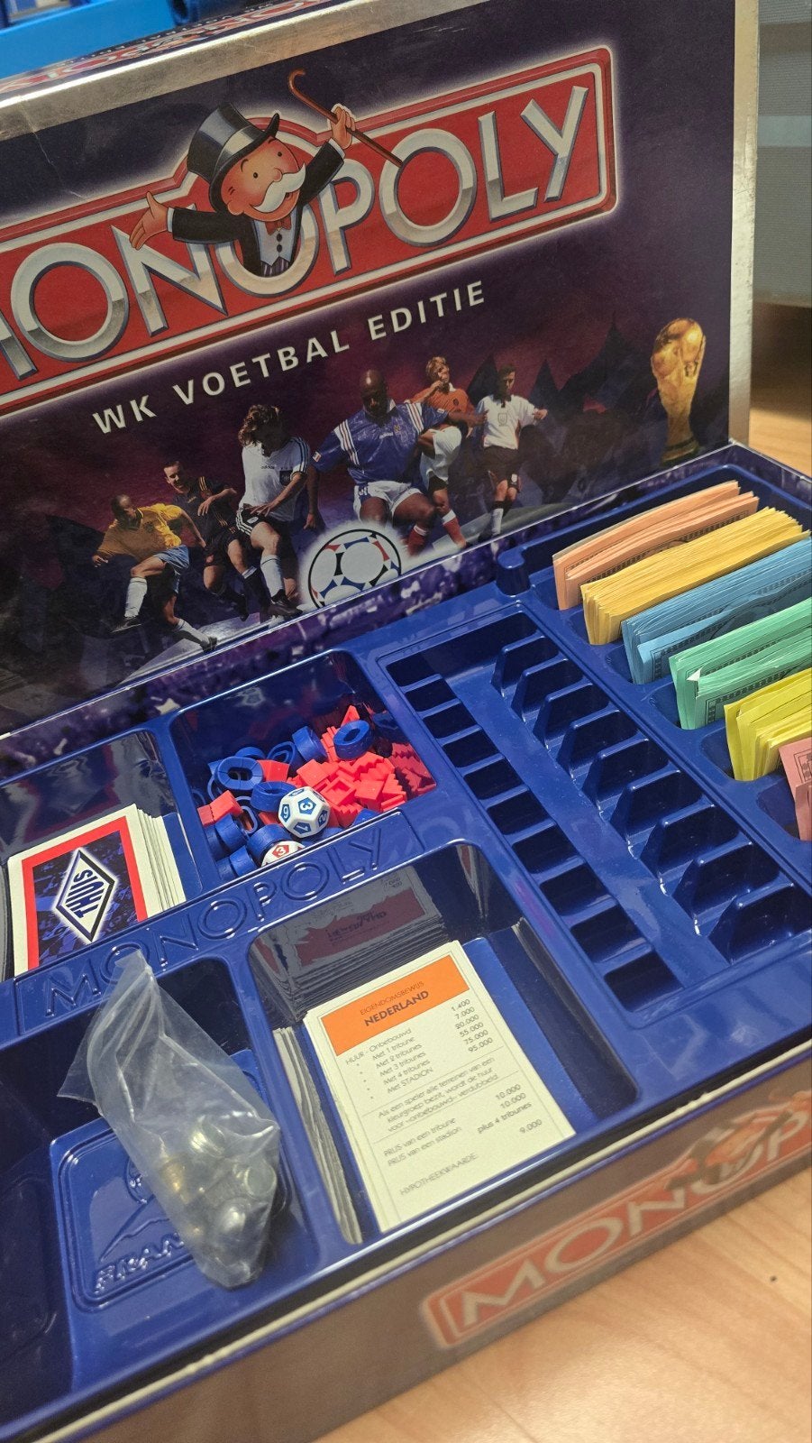 Monopoly WK Voetbal Editie France 98 - Compleet, Drie of vier spelers, Ophalen, Zo goed als nieuw, Parker Brothers
