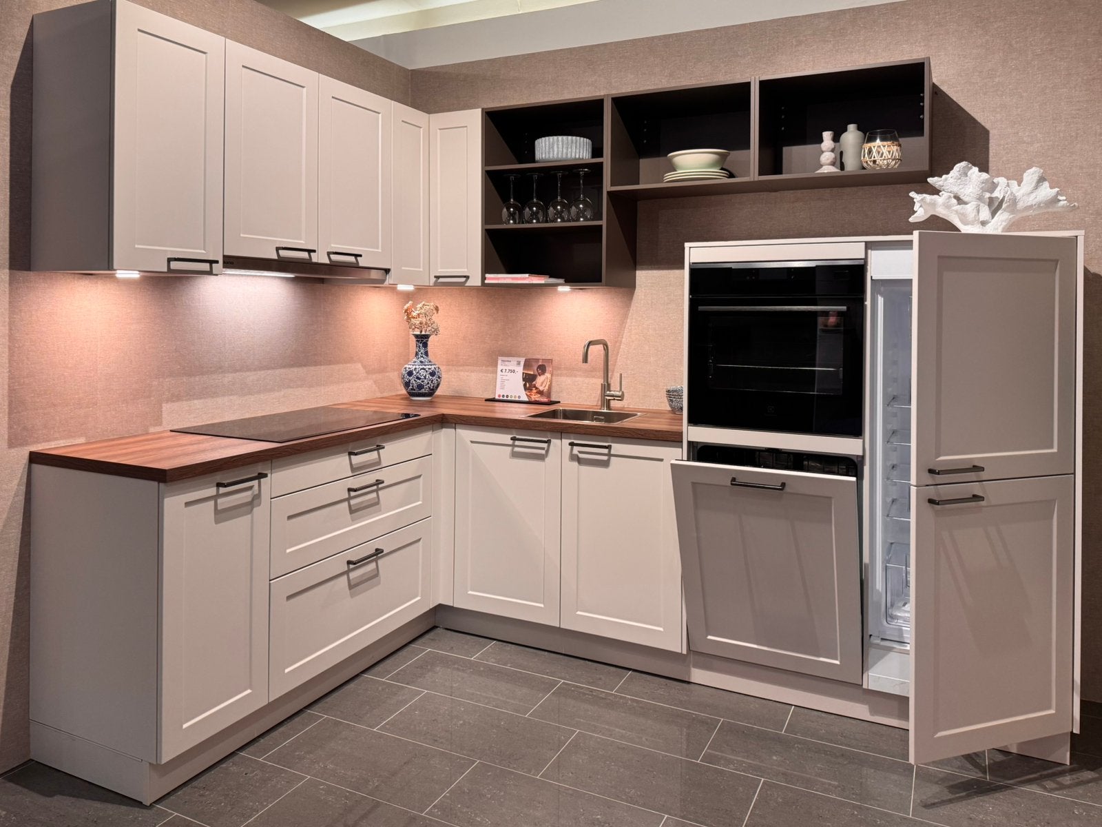 Showroomkeuken Valentina | hoekkeuken | 285x198 | compleet, Huis en Inrichting, Keuken | Complete keukens, Ophalen, Wit, Hoekkeuken
