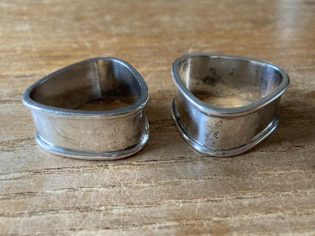 2x Verzilverde driehoek vingerdoekring (3,7x1,6 cm), Ophalen of Verzenden