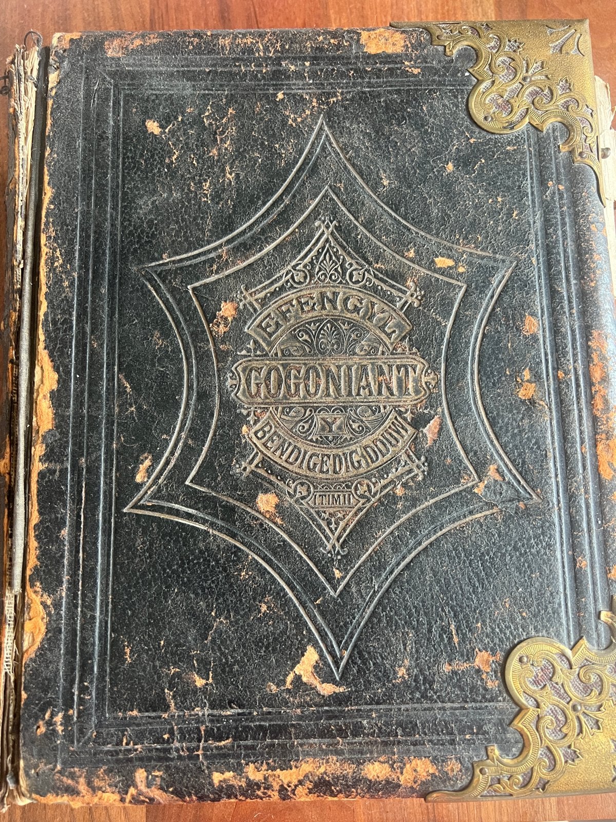 Originele Welshe Familiebijbel met Messing Sluitingen, Antiek en Kunst, Ophalen of Verzenden