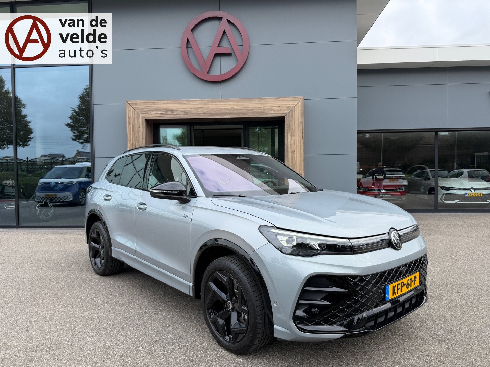 Volkswagen Tiguan 1.5 eHybrid R-Line | Black line | 360 Came, 12 maanden, Zwart, Alcantara, Parkeerassistent