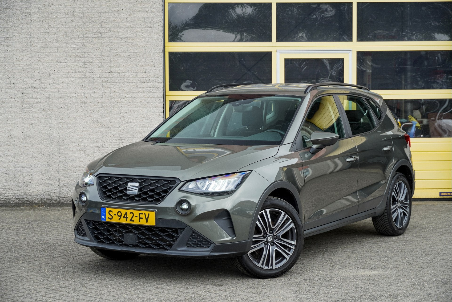 SEAT Arona 1.0 TSI Style BJ2023 Lmv 17" | Led | Pdc | App-Co, Auto's, Voorwielaandrijving, Stof, Gebruikt, 49 €/maand
