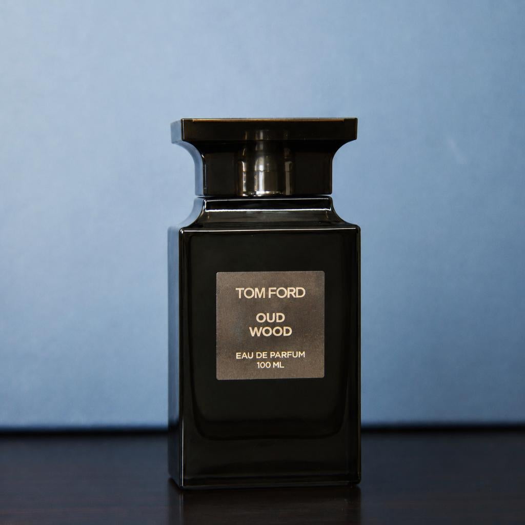 Tom Ford - Oud Wood sample, Sieraden, Tassen en Uiterlijk, Uiterlijk | Parfum, Zo goed als nieuw, Verzenden