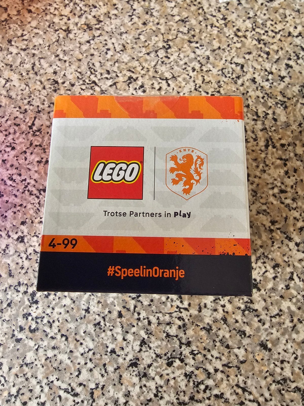 Lego KNVB Oranje Box - Troste Partners in Play, Lego, Nieuw, Ophalen of Verzenden, Complete set