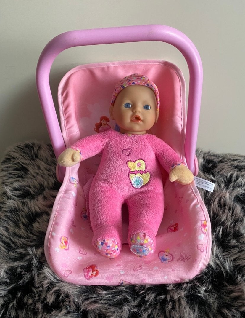 Baby born met maxicosi, Kinderen en Baby's, Speelgoed | Poppen, Ophalen of Verzenden, Zo goed als nieuw, Babypop