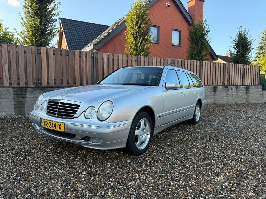 Mercedes-Benz E 320 4-MATIC | Kombi | Blijvend Youngtimer, Auto's, Automaat, Zwart, Stationwagon, Vierwielaandrijving