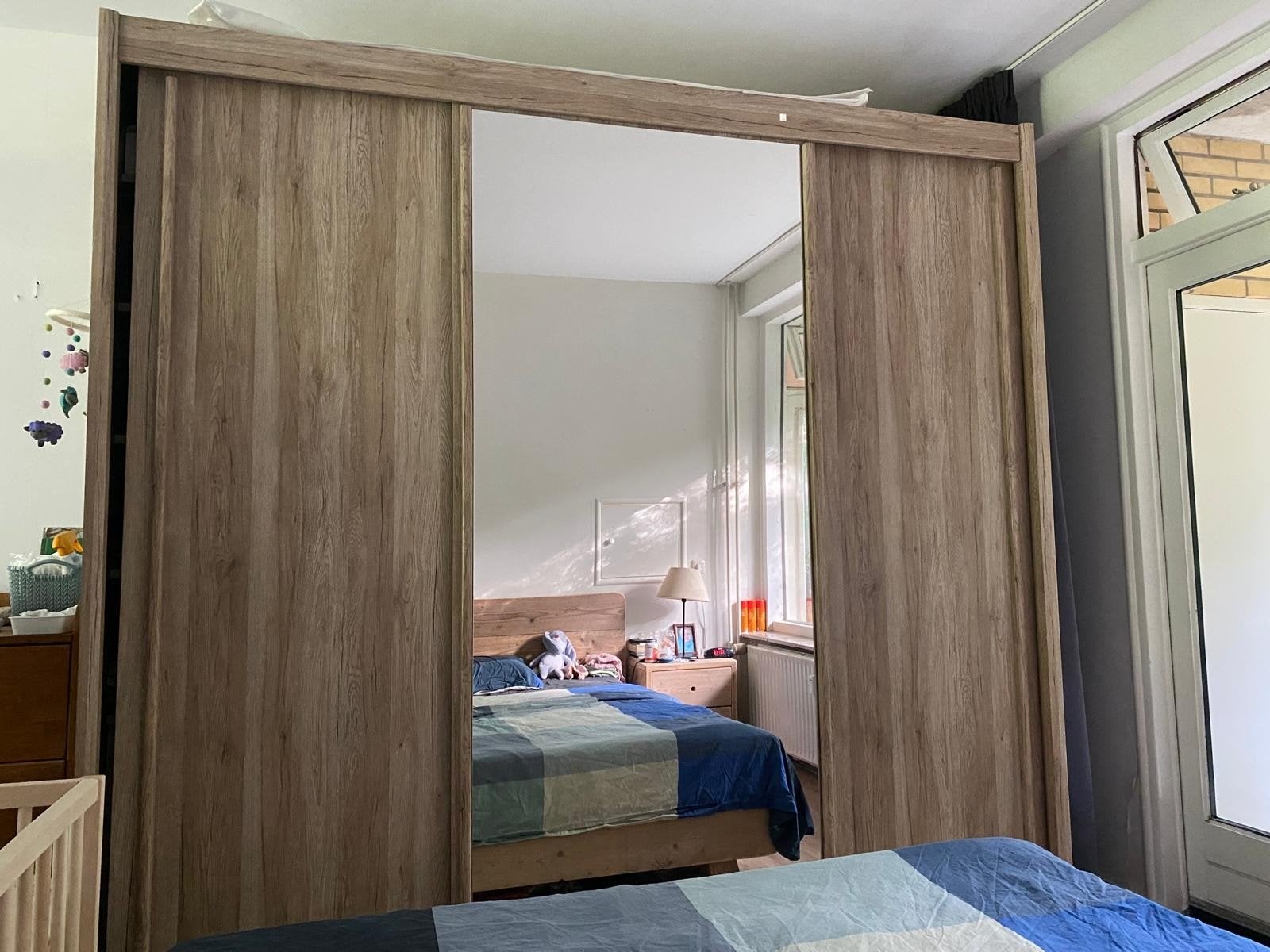 Hoge kwaliteit kledingkast met schuifdeuren en spiegel, Huis en Inrichting, Kasten | Kledingkasten, 200 cm of meer, Zo goed als nieuw