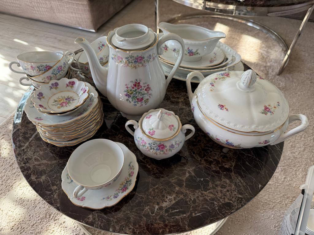 Prachtig Vintage Servies - Bloemenpatroon & Goud, Ophalen