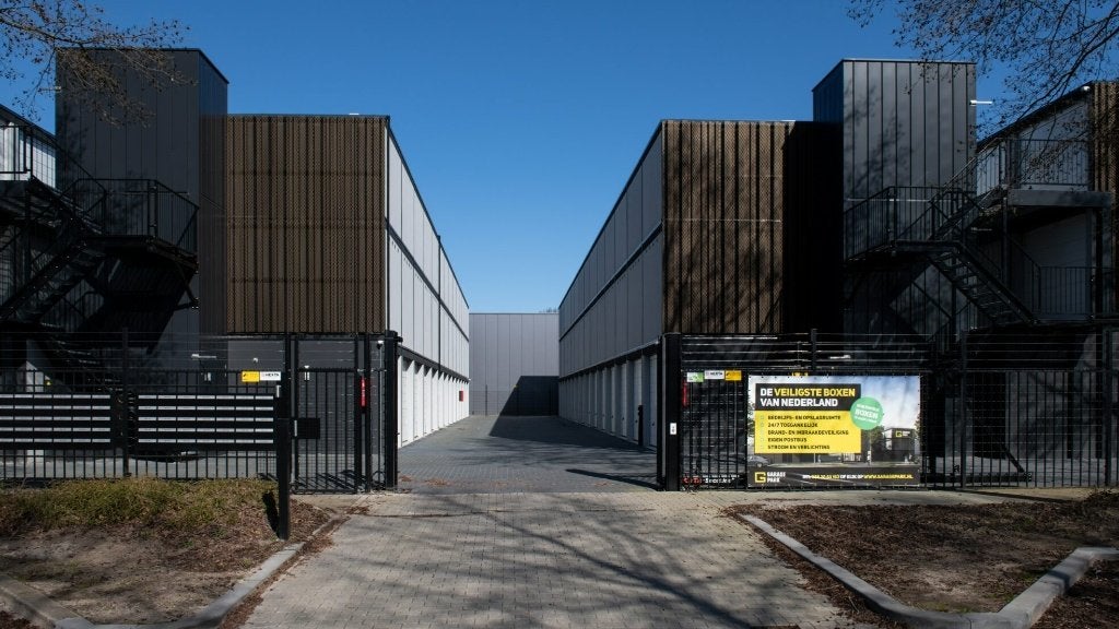 Verhuurde garagebox in Amersfoort, 21m2, 10.4x de huurwaarde, 21 m², Koop, Bedrijfsruimte