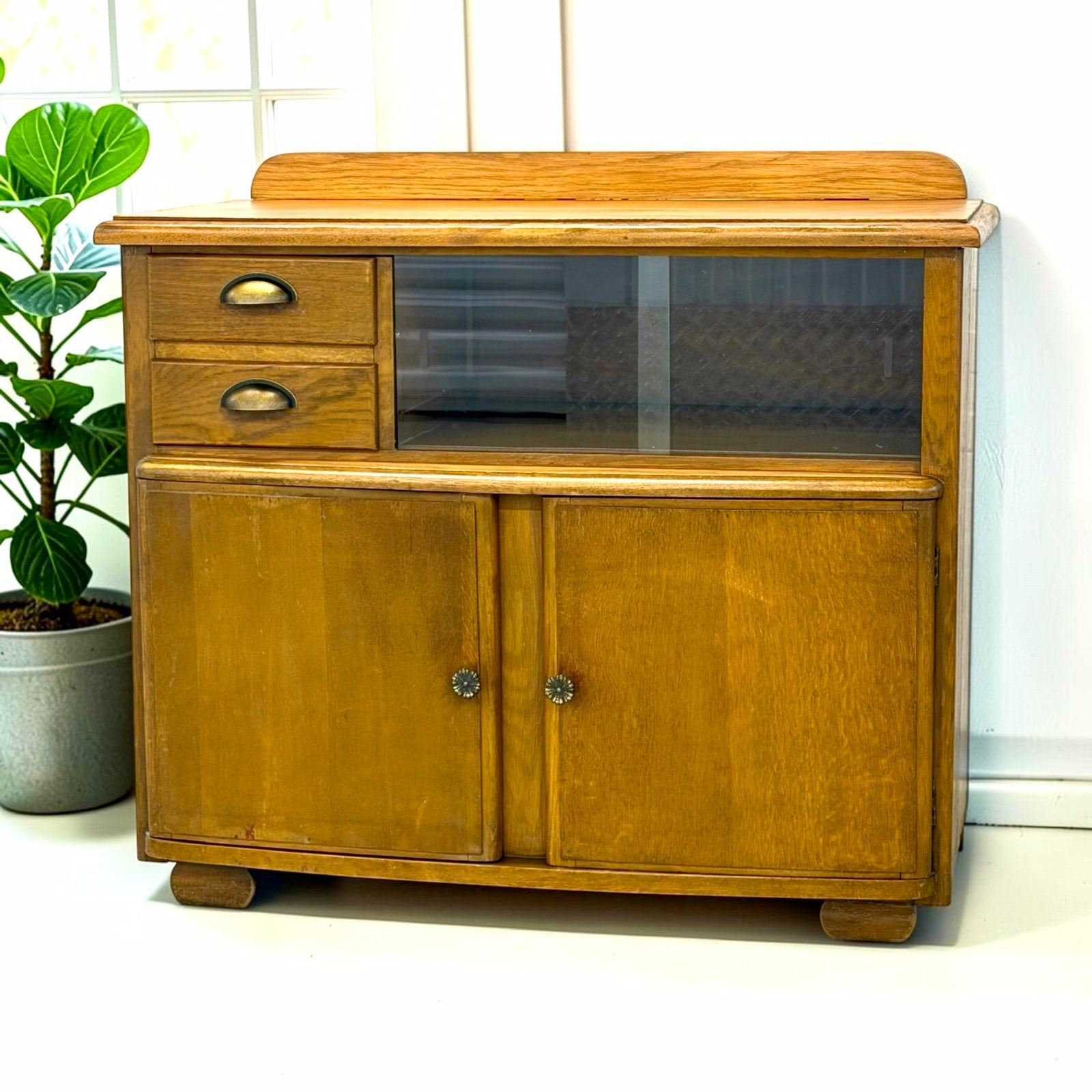 Vintage brocante dressoir | houten dressoir | retro dressoir, Huis en Inrichting, Kasten | Dressoirs, Ophalen, Glas, Gebruikt