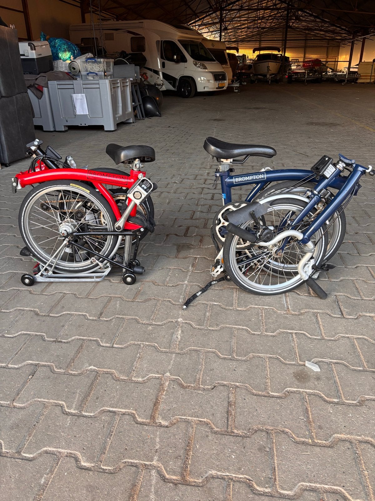 Brompton vouwfietsen (rood en blauw) met tassen, Ophalen, 20 inch of meer, Gebruikt, Brompton