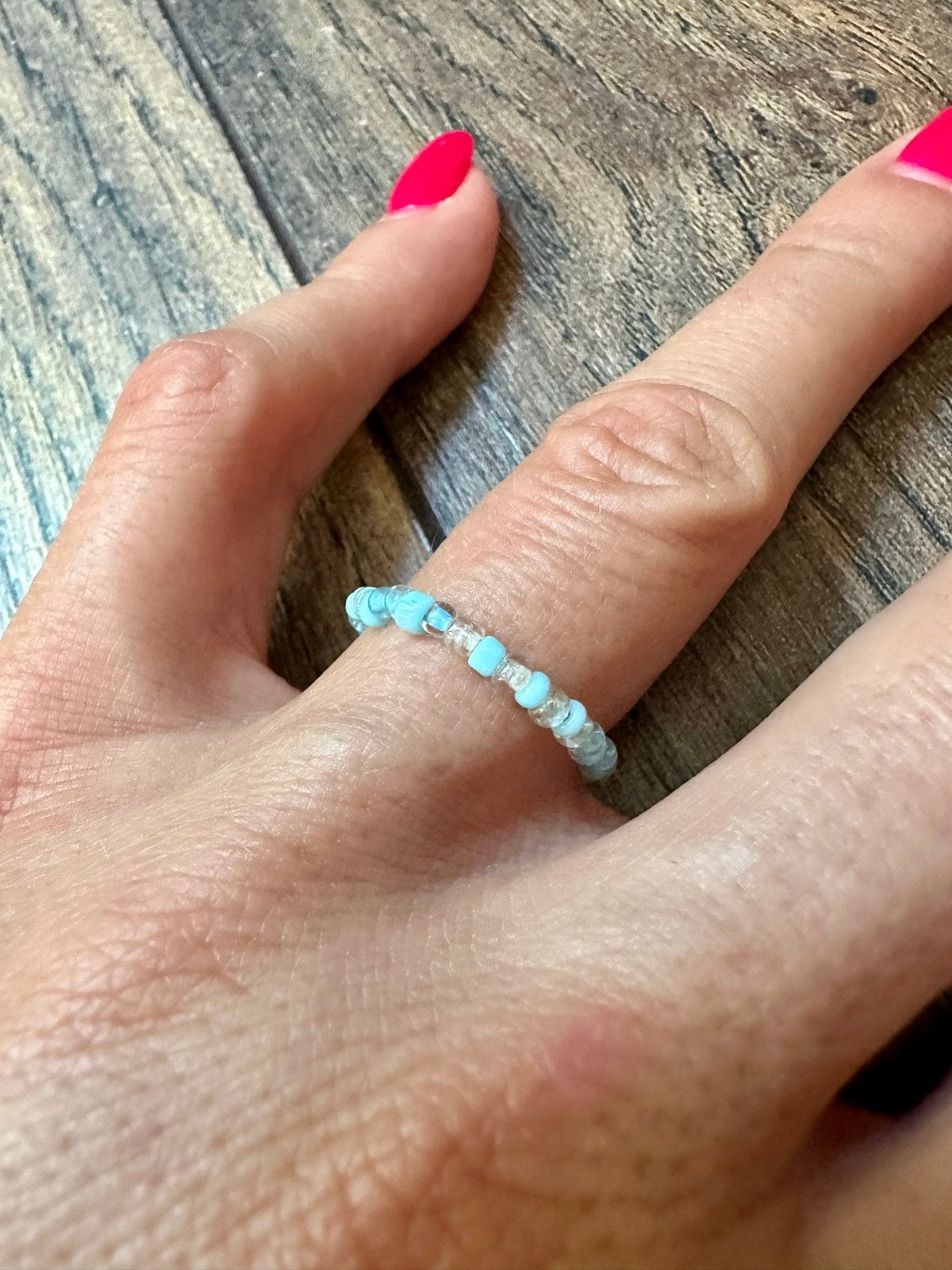Ring van baby blauw en doorzichtige kralen! (Nieuw!), Sieraden, Tassen en Uiterlijk, Ringen, Ophalen of Verzenden, Nieuw, Blauw