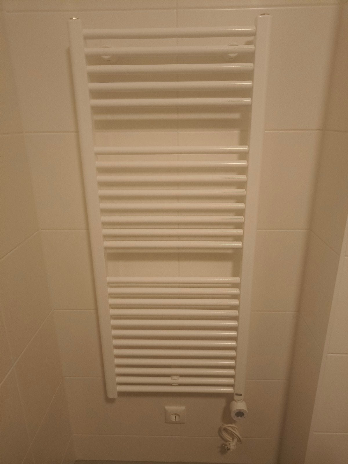 Plieger elektrische badkamer wandradiator, Doe-het-zelf en Verbouw, Verwarming en Radiatoren, Ophalen, Radiator, Nieuw, Minder dan 60 cm