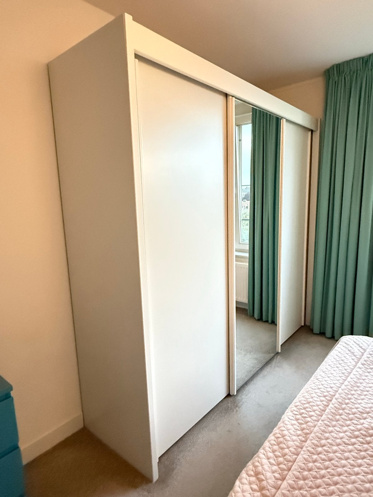 Witte kledingkast met spiegel en schuifdeuren, Huis en Inrichting, Kasten | Kledingkasten, Ophalen, Met plank(en), Gebruikt, 200 cm of meer