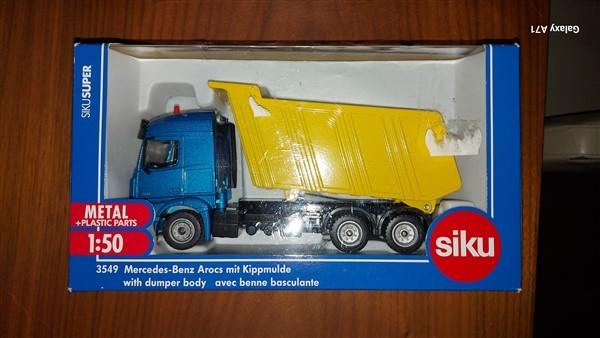 Siku 3549 Mercedes Acrocs kieper, Hobby en Vrije tijd, Modelauto's | 1:50, Ophalen of Verzenden, Zo goed als nieuw, Bus of Vrachtwagen