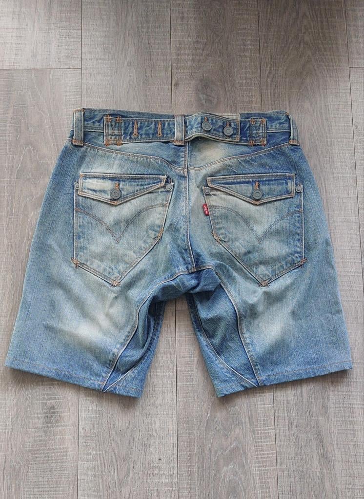 Vintage Levis Engineered twist buckle back shorts S, Blauw, Ophalen of Verzenden, W28 - W29 (confectie 36), Gedragen