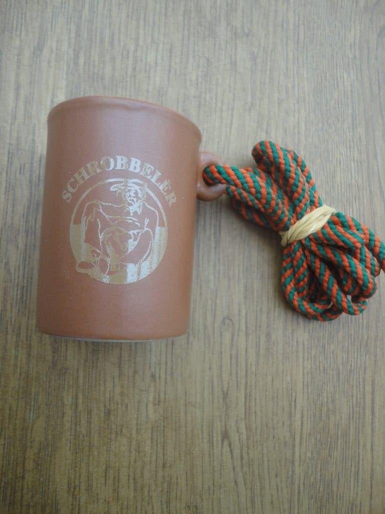 Origineel borrelglas / pulletje Schrobbeler aan draagkoord, Ophalen of Verzenden, Zo goed als nieuw, Borrel- of Shotglas