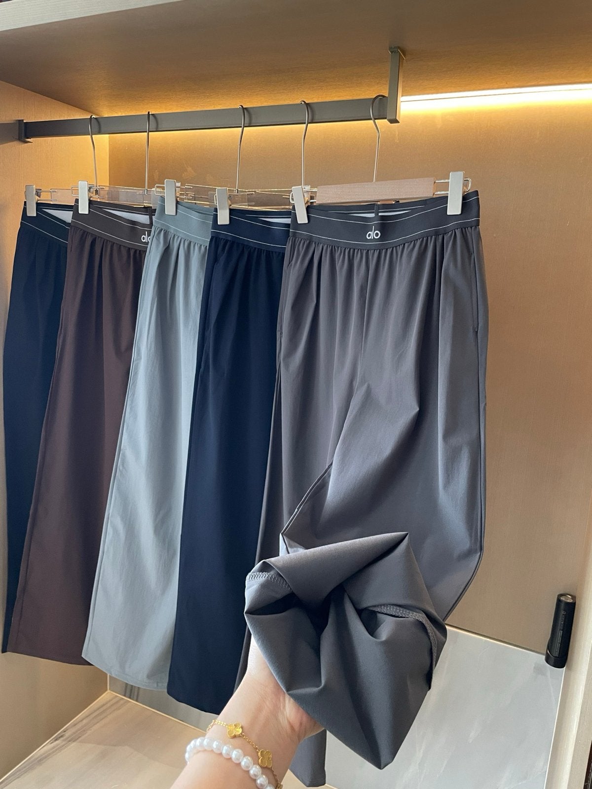 Alo Yoga Dames Broeken - Comfortabel en Stijlvol, Maat 38/40 (M), Meerkleurig, Nieuw, Ophalen of Verzenden
