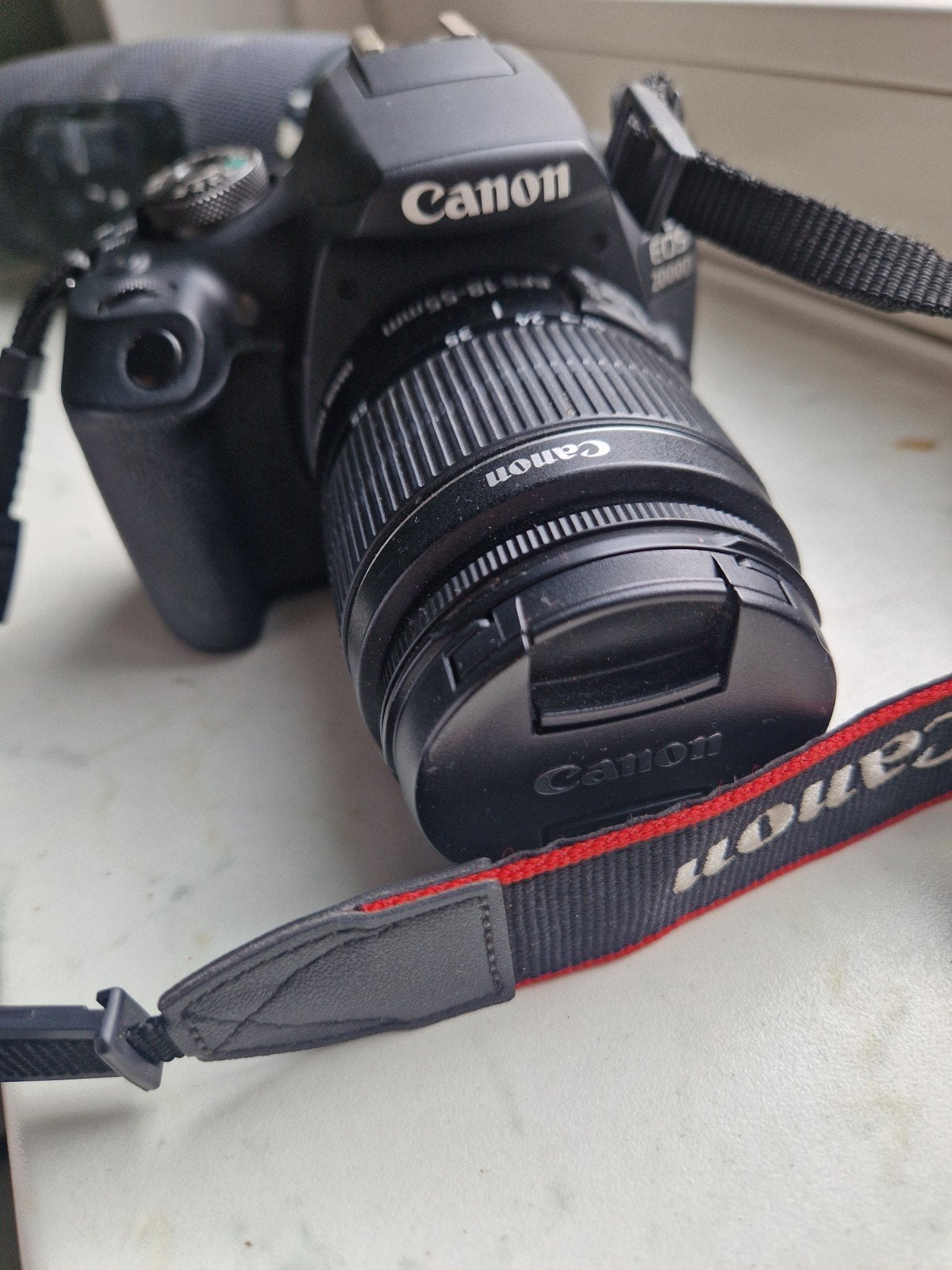 Canon EOS 2000D met 18-55mm lens, oplader en tas, Overige merken, Gebruikt, Ophalen of Verzenden, Zwart