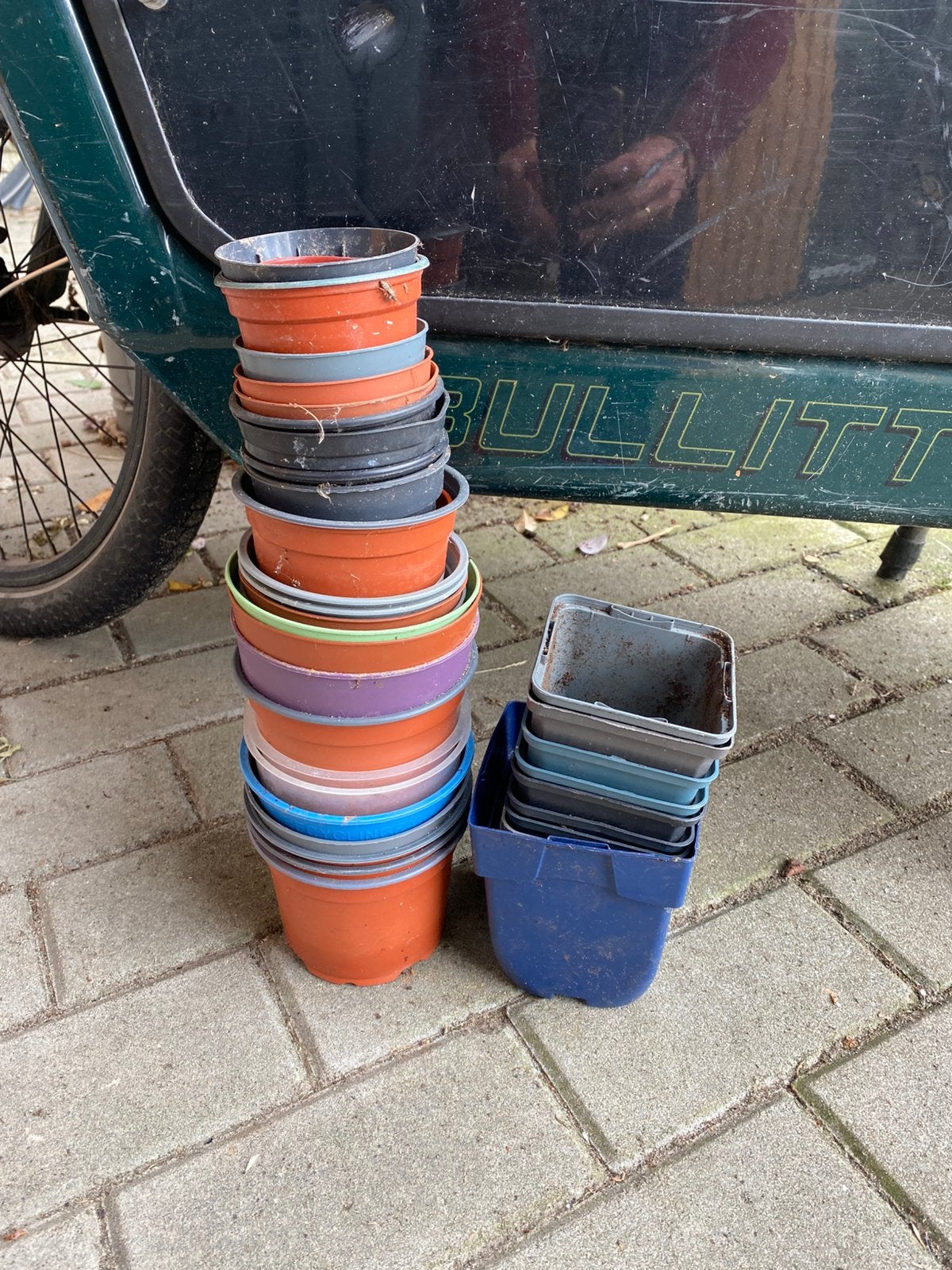 Gratis kweekpotten, Tuin en Terras, Bloembakken en Plantenbakken, Kunststof, Minder dan 30 cm, Rond, Ophalen of Verzenden
