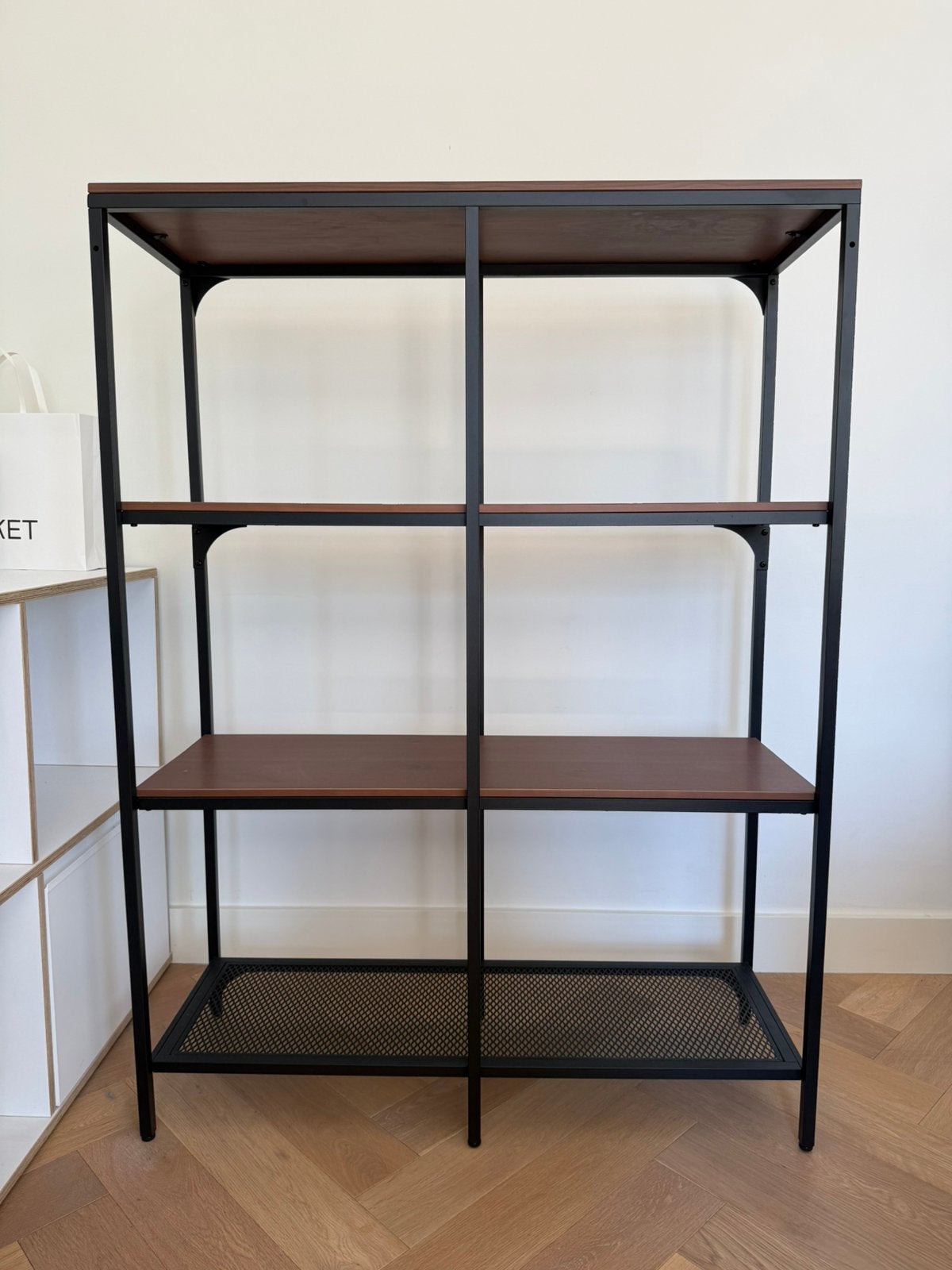 Stellingkast bruin zwart (1,1m breed, 1.35 hoog, 0,35 diep), Ophalen, Zo goed als nieuw
