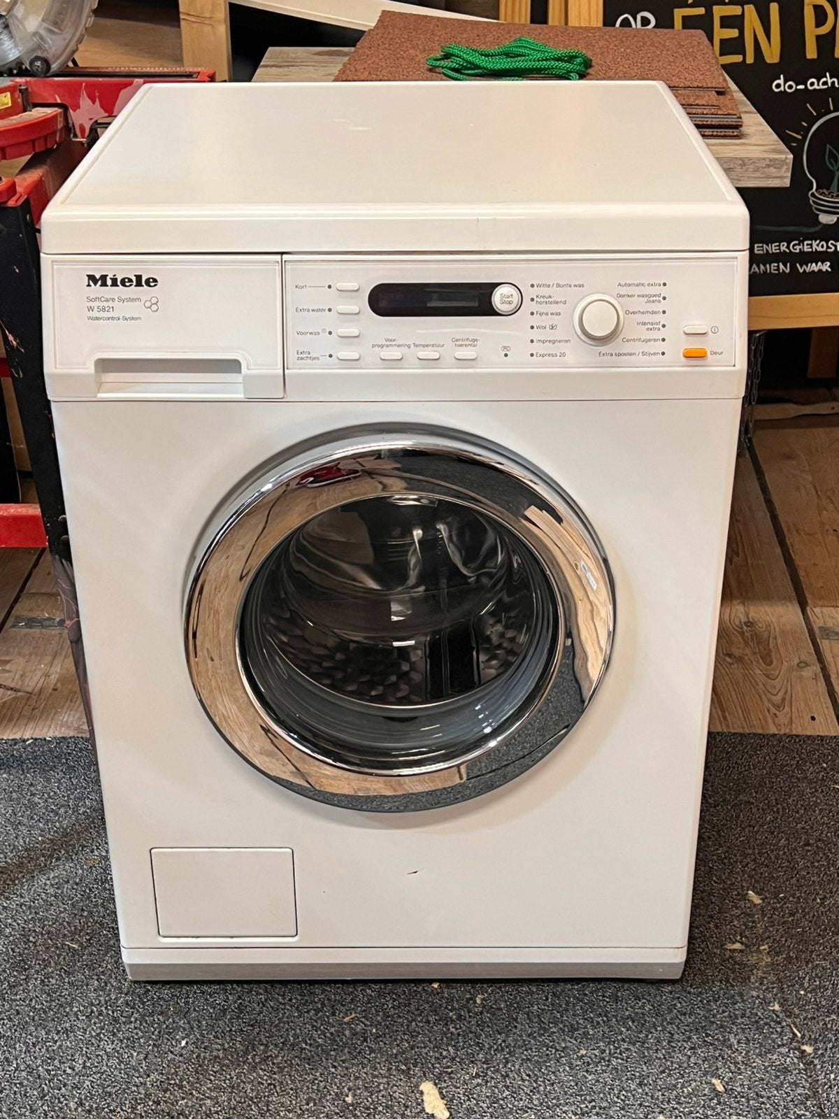 Wasmachine Miele W5821, Ophalen, Gebruikt, Minder dan 85 cm, 1200 tot 1600 toeren