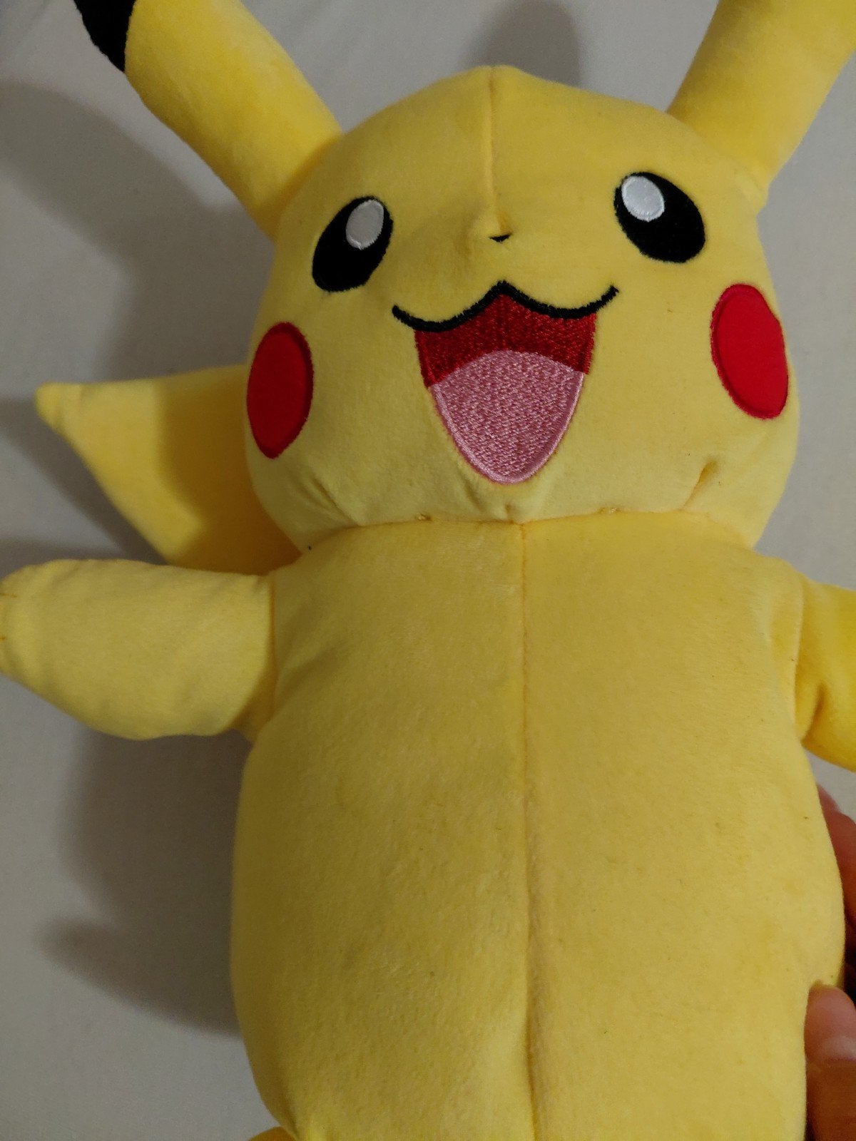 pokemon pikachu knuffel die geluid maakt en bewegt, Geel, Overige typen, Nieuw, Ophalen of Verzenden