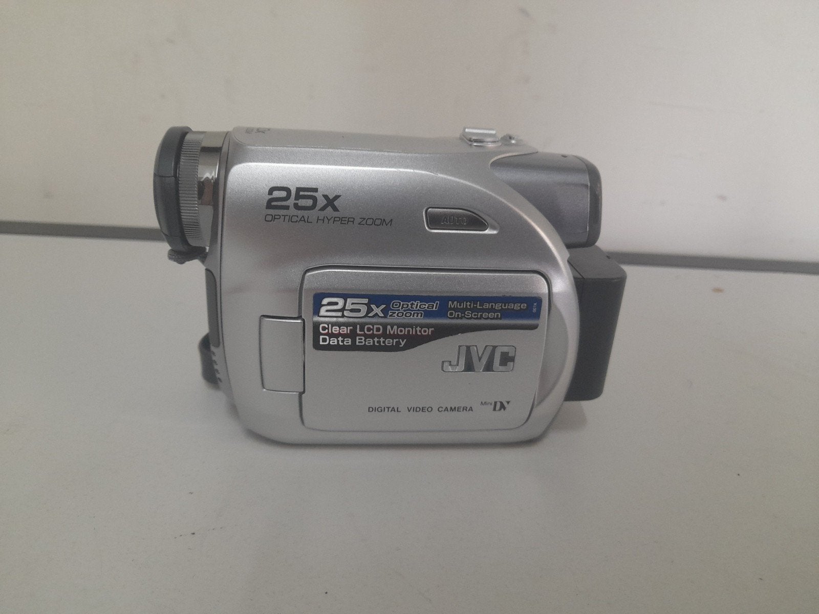 JVC mini dv camera GR-D320D ( defect ), Mini dv, JVC, 20x of meer, Ophalen of Verzenden