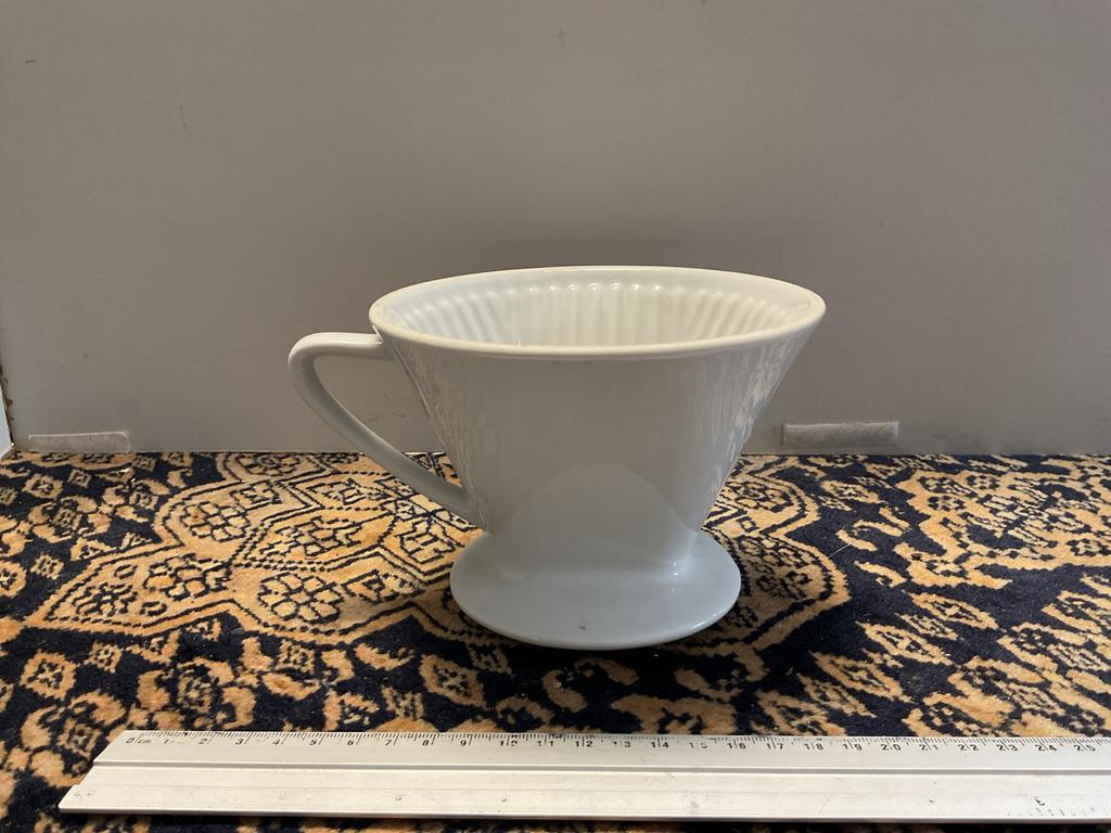 Porseleinen koffiefilterhouder - Hoogte 10 cm, Huis en Inrichting, Keuken | Keukenbenodigdheden, Overige typen, Ophalen of Verzenden