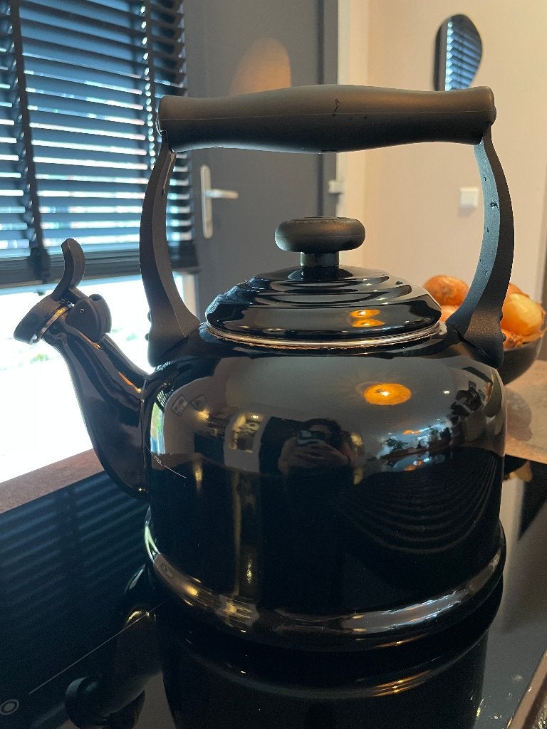 Le Creuset fluitketel zwart 2L, 2 liter of meer, Ophalen of Verzenden, Gebruikt